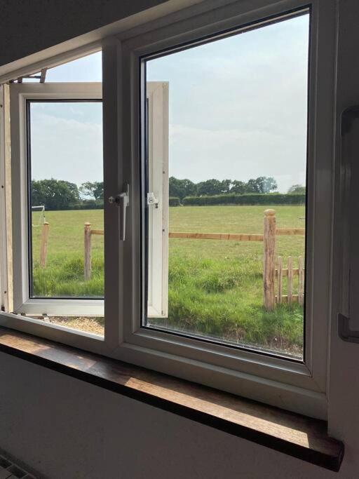 Beautiful Rural Self Contained Farm Annex Villa Hordle Exteriör bild